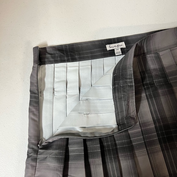 ****** Pleated skirt school girl ****** - Picture 2 of 7